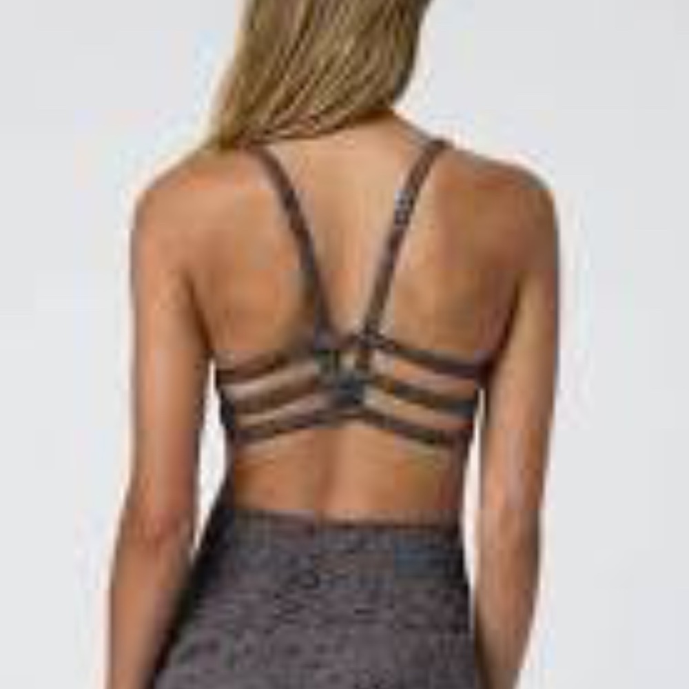 Vuori Pose Plyo Tank and Vuori Yosemite Sports Bra - Picture 14 of 14